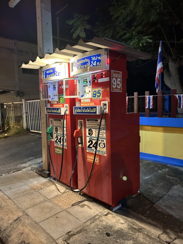 Swimming pools and night markets – Day 93 – Dec 4, 2025